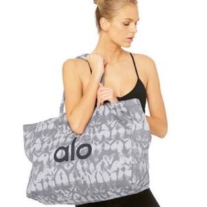 NWT Alo yoga canvas tie dye tote bag
